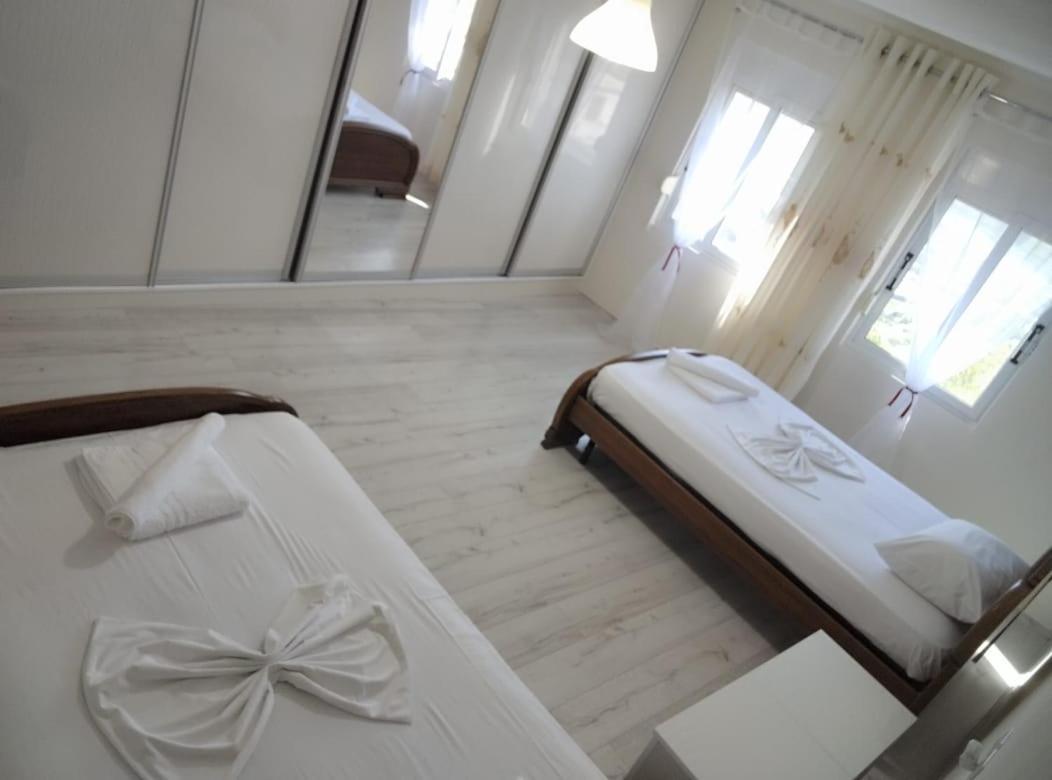 Rondo Guesthouse Gjirokastra Kültér fotó