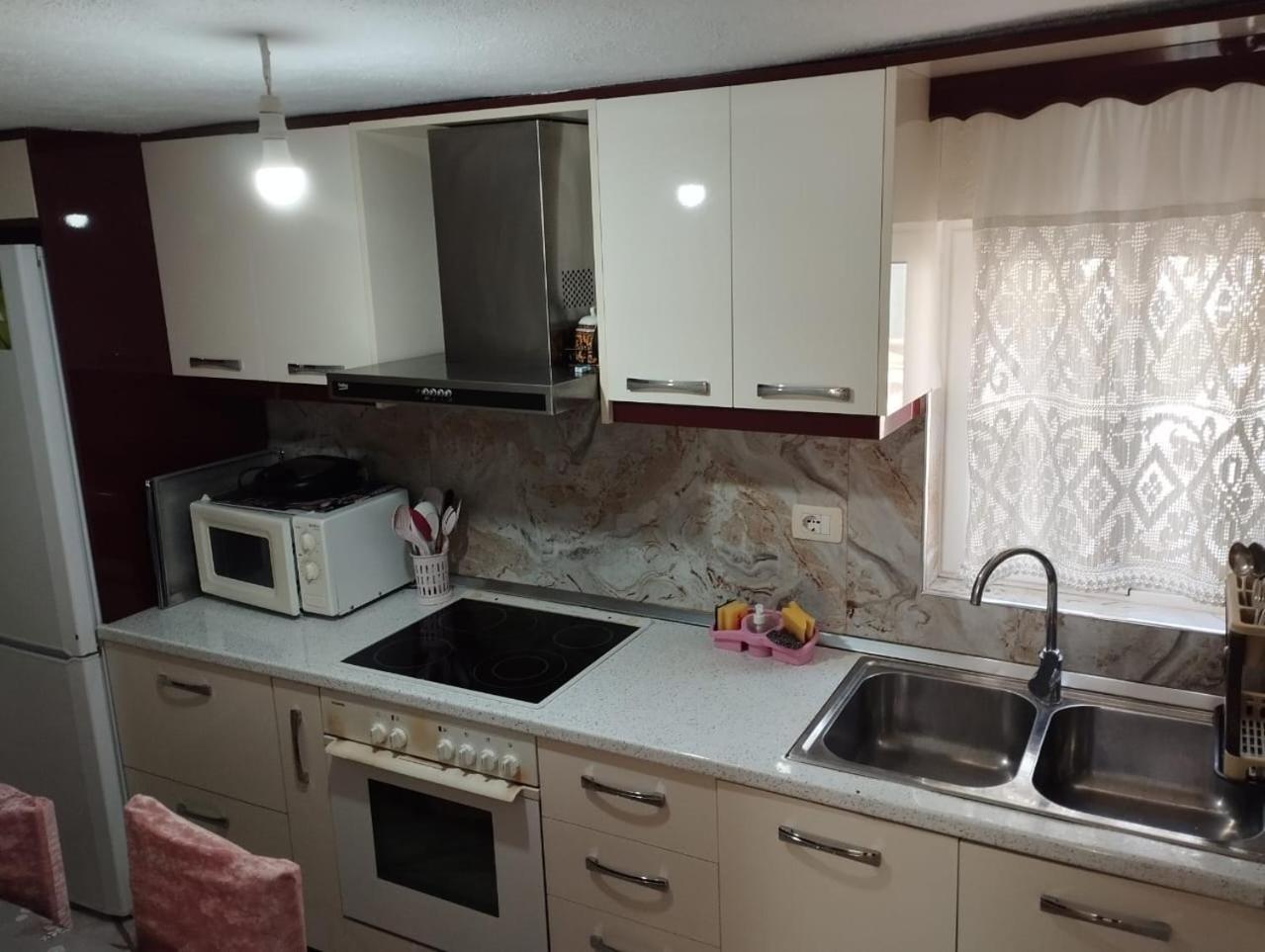 Rondo Guesthouse Gjirokastra Kültér fotó