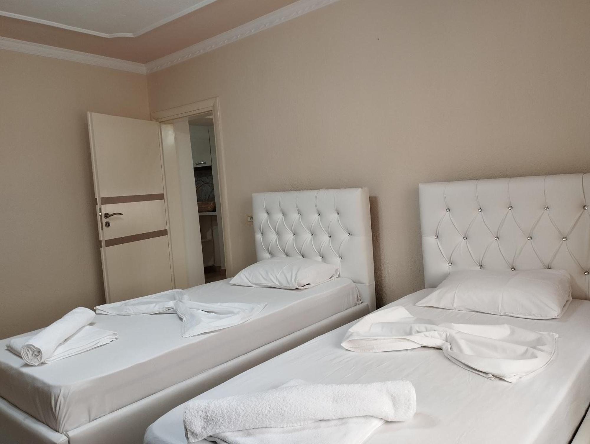 Rondo Guesthouse Gjirokastra Kültér fotó