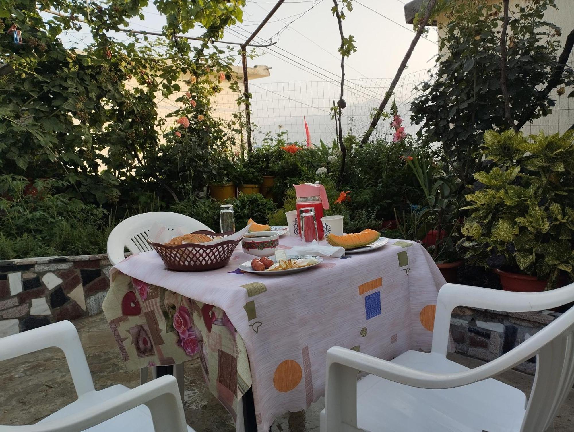 Rondo Guesthouse Gjirokastra Kültér fotó