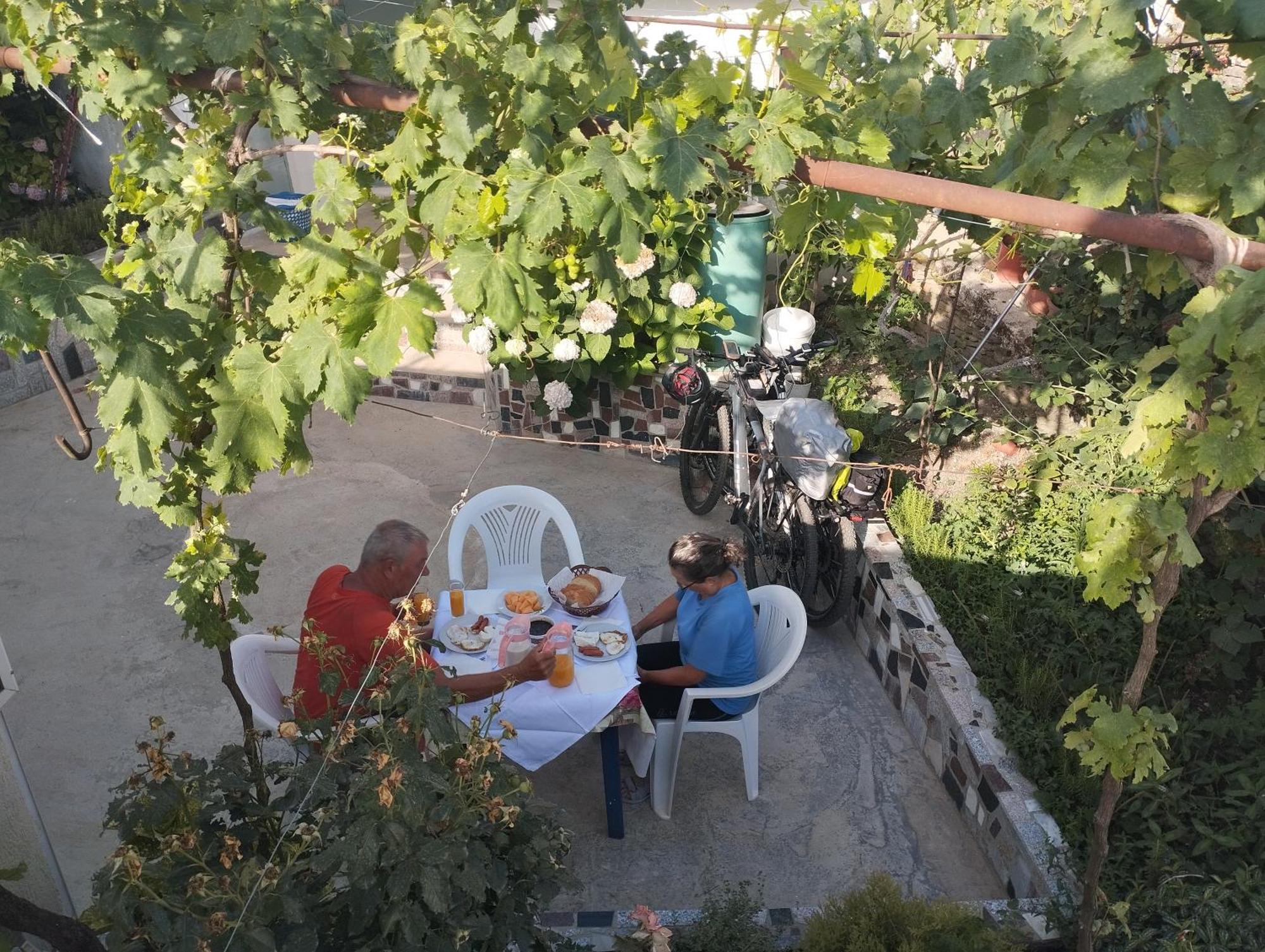 Rondo Guesthouse Gjirokastra Kültér fotó