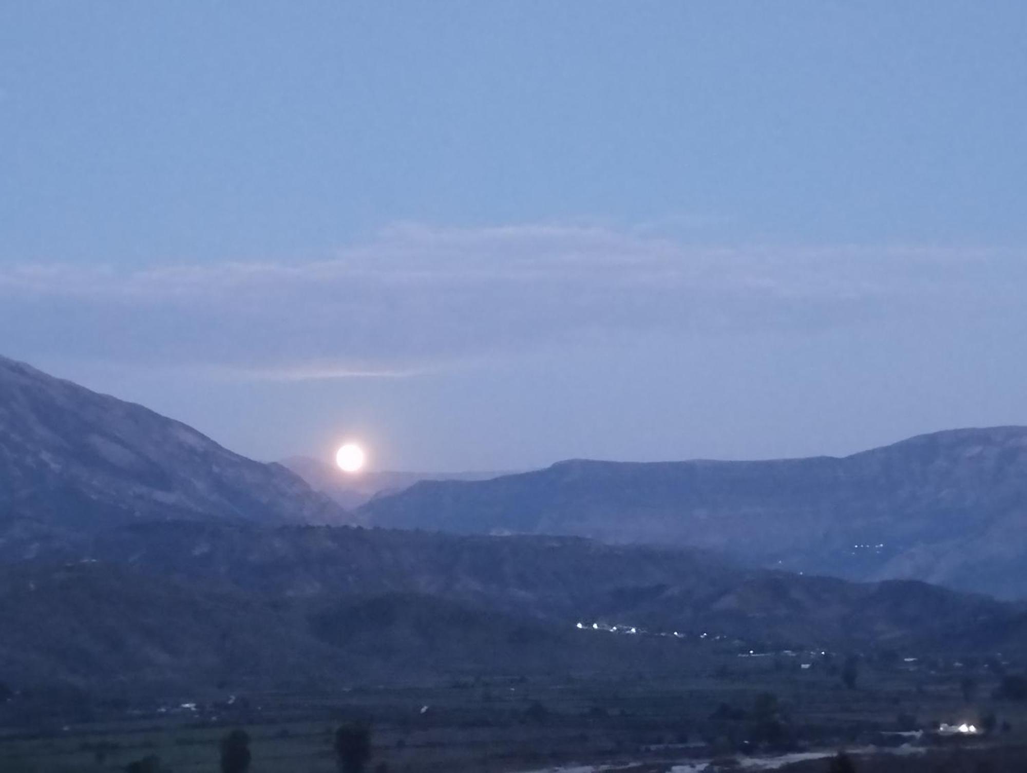 Rondo Guesthouse Gjirokastra Kültér fotó